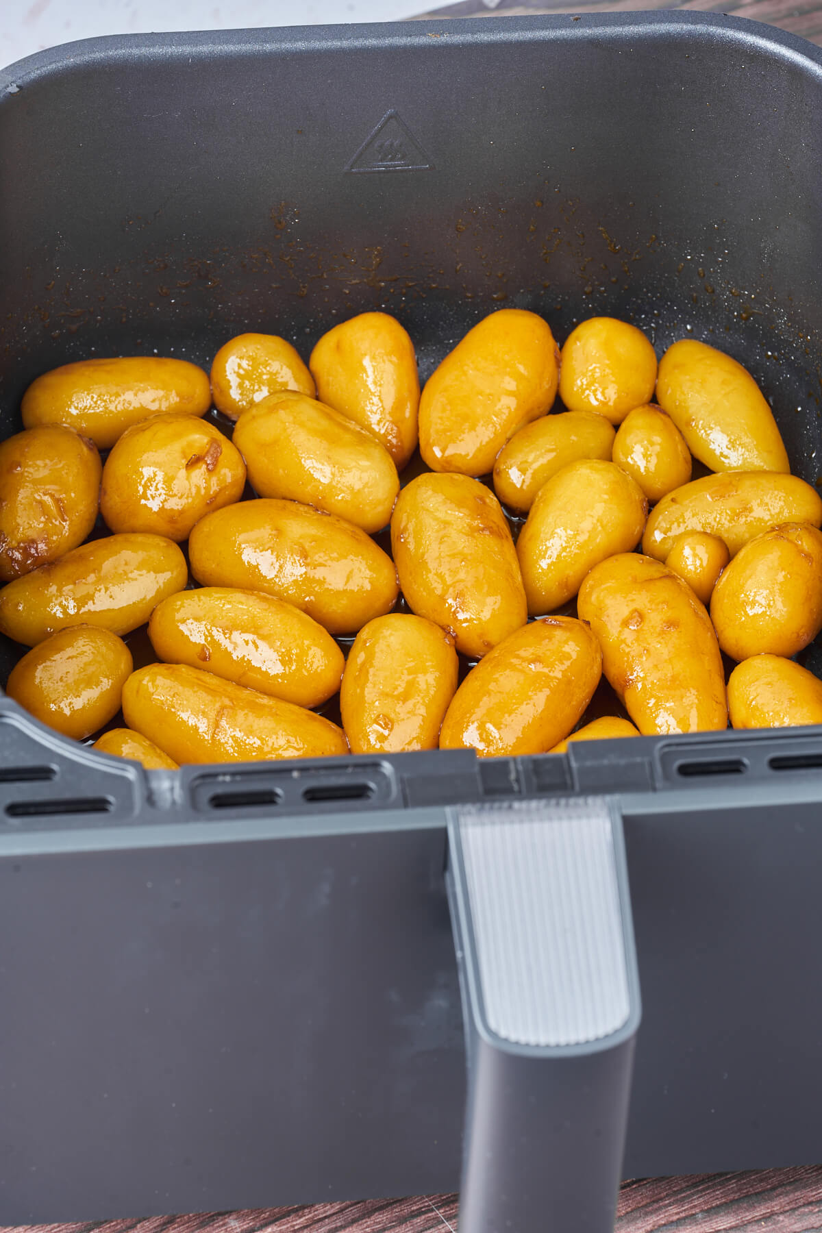 Brunede kartofler i airfryer - Opskrift på nemme